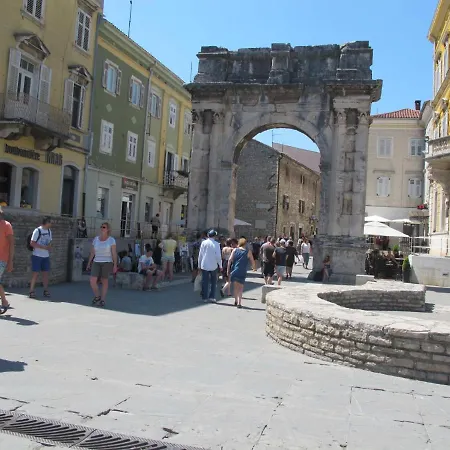 Apartment Lina - Pul305 By Interhome *