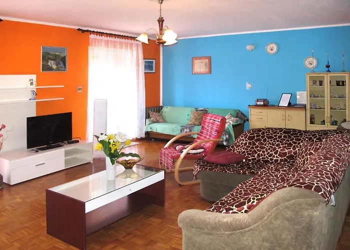 Lina - Pul305 By Interhome شقة